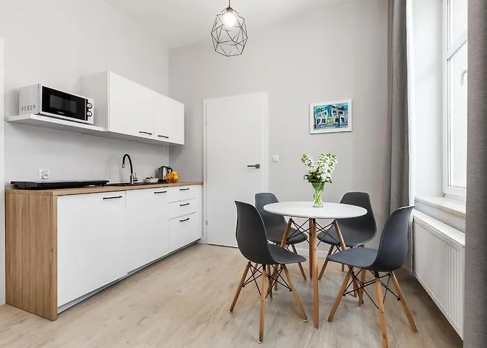 Przy Krzywym Domku Ltc - *